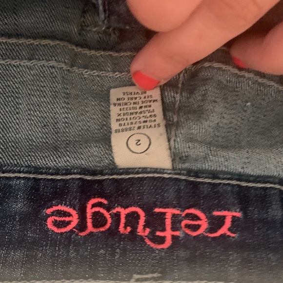 Refuge raw rolled hem denim shorts size 2 - Picture 4 of 7